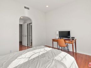 801 Lorraine Boulevard 301, Los Angeles CA 90005