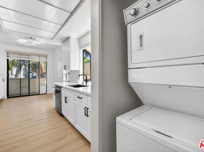 1754 11th Street 101, Santa Monica CA 90404