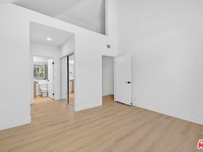1754 11th Street 101, Santa Monica CA 90404