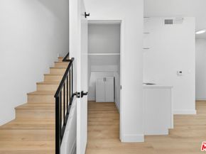 1754 11th Street 101, Santa Monica CA 90404