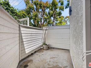 1754 11th Street 101, Santa Monica CA 90404