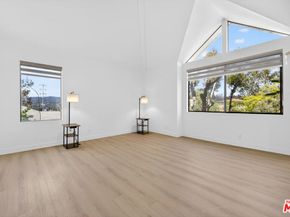 1754 11th Street 101, Santa Monica CA 90404