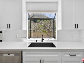 1754 11th Street 101, Santa Monica CA 90404