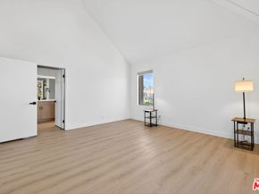 1754 11th Street 101, Santa Monica CA 90404