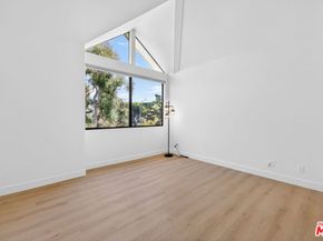 1754 11th Street 101, Santa Monica CA 90404