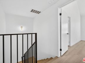 1754 11th Street 101, Santa Monica CA 90404