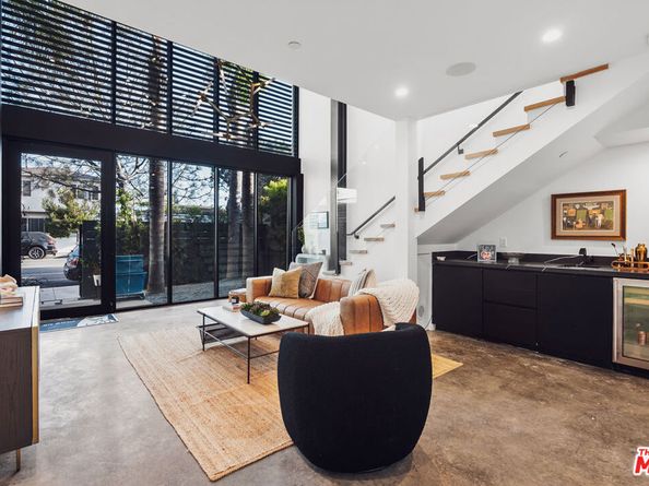 303 Venice Way, Venice CA 90291