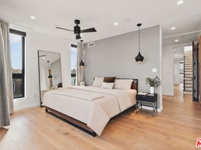 303 Venice Way, Venice CA 90291