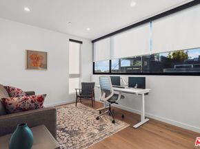 303 Venice Way, Venice CA 90291
