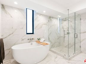 303 Venice Way, Venice CA 90291