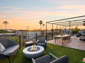 303 Venice Way, Venice CA 90291