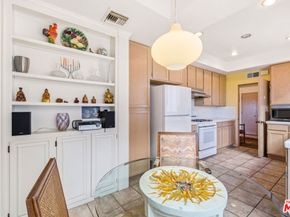 4454 Ventura Canyon Avenue 105, Sherman Oaks CA 91423