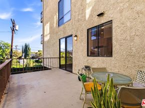 4454 Ventura Canyon Avenue 105, Sherman Oaks CA 91423