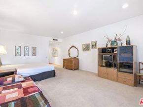 4454 Ventura Canyon Avenue 105, Sherman Oaks CA 91423