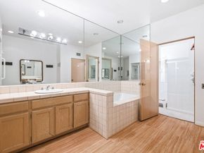 4454 Ventura Canyon Avenue 105, Sherman Oaks CA 91423