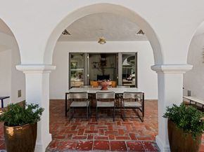211 S Muirfield Road, Los Angeles CA 90004