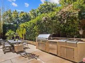 587 Entrada Drive, Santa Monica CA 90402