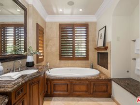 587 Entrada Drive, Santa Monica CA 90402