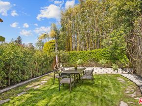 587 Entrada Drive, Santa Monica CA 90402