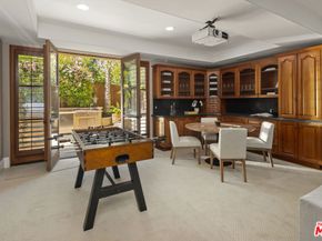 587 Entrada Drive, Santa Monica CA 90402