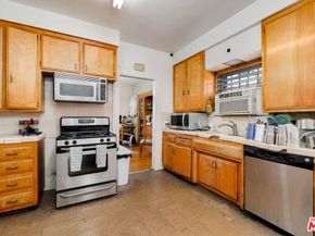 2136 S Victoria Avenue, Los Angeles CA 90016