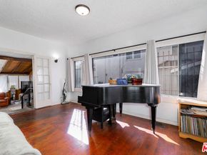 2136 S Victoria Avenue, Los Angeles CA 90016