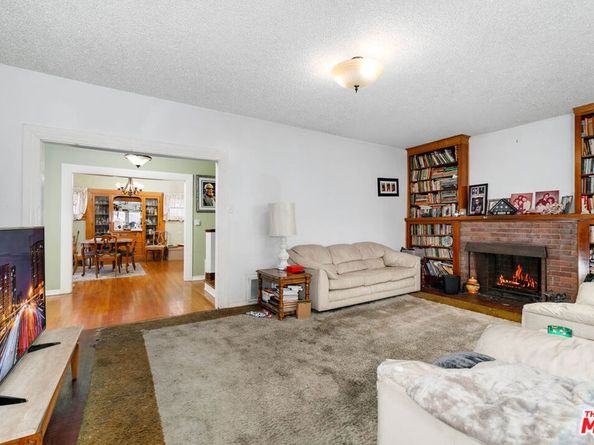 2136 S Victoria Avenue, Los Angeles CA 90016