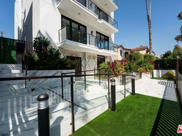 137 N Doheny Drive, West Hollywood CA 90048