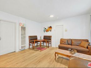 916 E 68th Street, Inglewood CA 90302