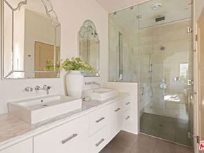 4426 Cromwell Avenue, Los Angeles CA 90027