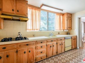 5231 Franklin Avenue, Los Angeles CA 90027