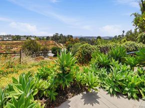 77 Cameo Rd, Carlsbad CA 92008