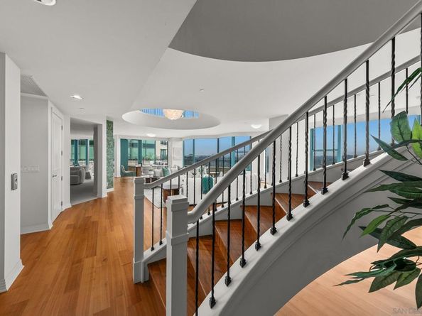 2500 6th Ave. PH5, San Diego CA 92103