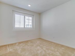 6012 Village Center Loop Rd 35, San Diego CA 92130