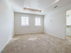 6012 Village Center Loop Rd 35, San Diego CA 92130