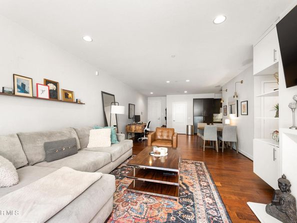 10878 Bloomfield Street 107, Toluca Lake CA 91602