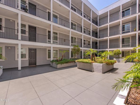 10878 Bloomfield Street 107, Toluca Lake CA 91602