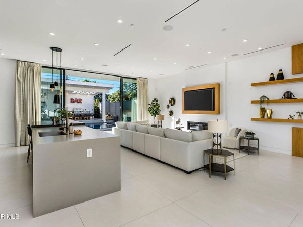 829 Flower Avenue, Venice CA 90291