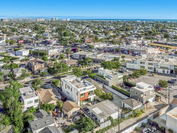 829 Flower Avenue, Venice CA 90291