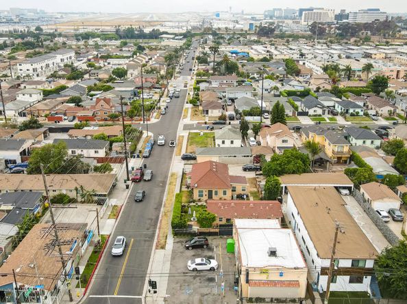 10333 Inglewood Avenue, Inglewood CA 90304