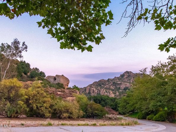22203 Shadow Valley Circle, Chatsworth CA 91311