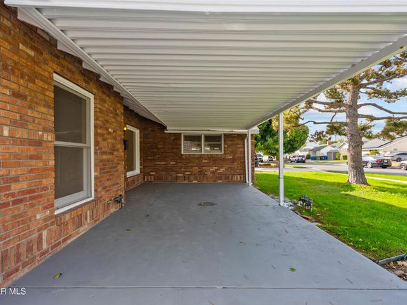 17400 Hemmingway Street, Northridge CA 91325