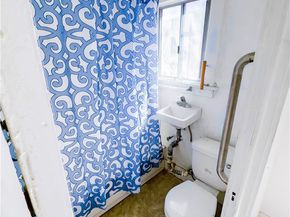 1233 w 38th st, Los Angeles CA 90037