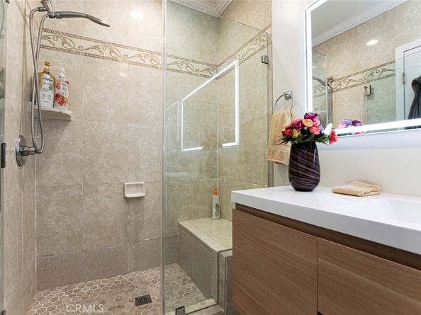 9520 Via Tivoli, Burbank CA 91504