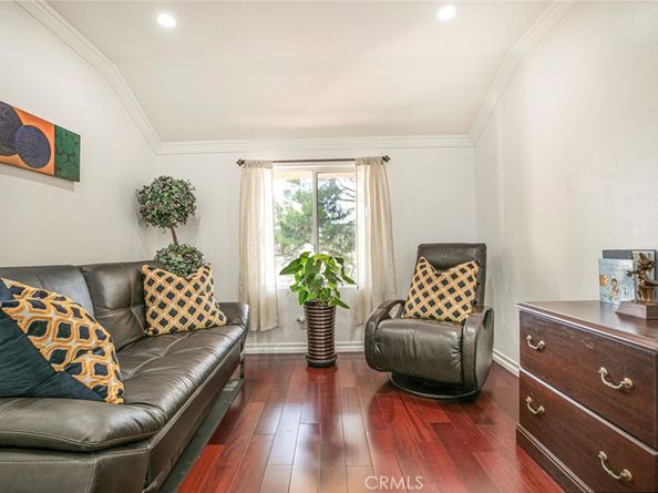 9520 Via Tivoli, Burbank CA 91504