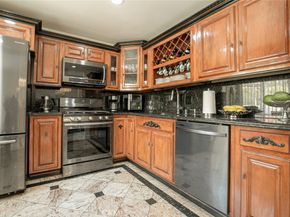 9520 Via Tivoli, Burbank CA 91504