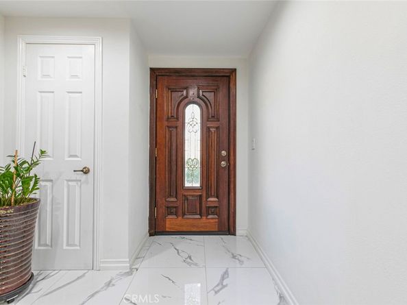 9520 Via Tivoli, Burbank CA 91504