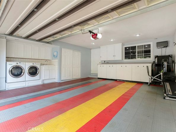 9520 Via Tivoli, Burbank CA 91504