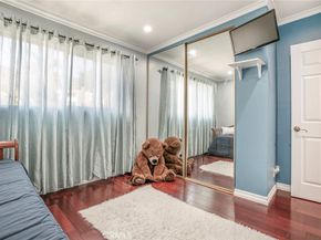 9520 Via Tivoli, Burbank CA 91504
