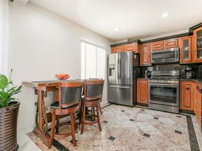 9520 Via Tivoli, Burbank CA 91504